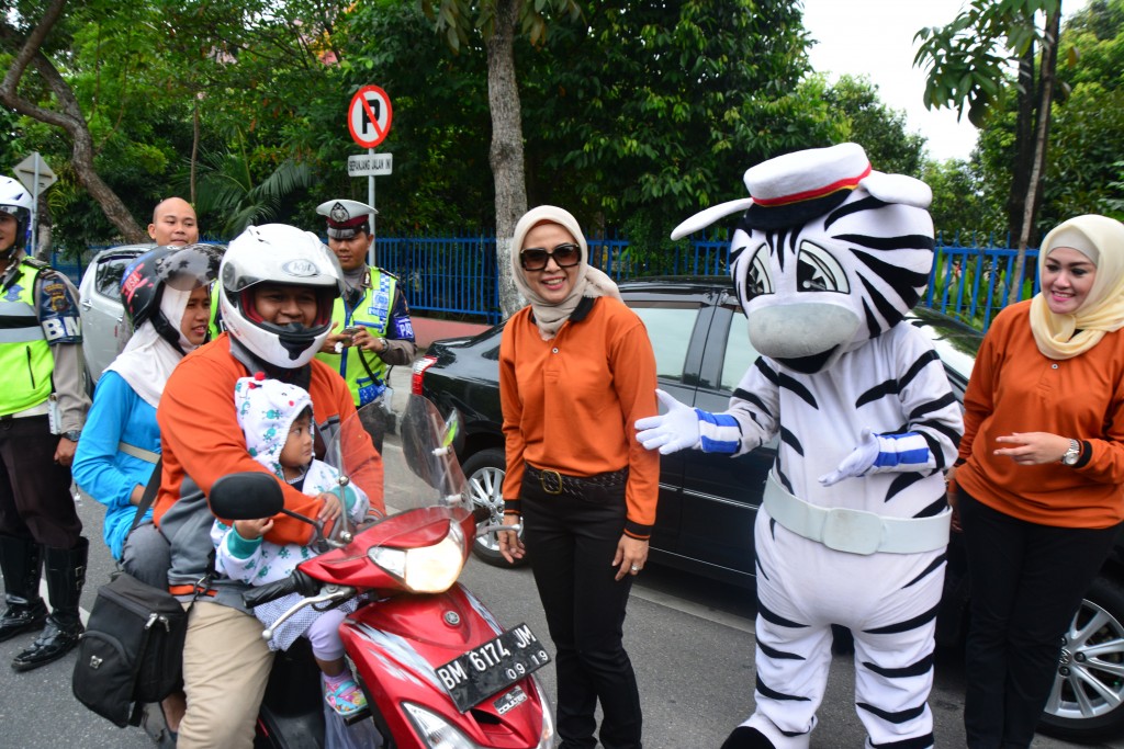 BAGI TAKJIL IBU BHAYANGKARI